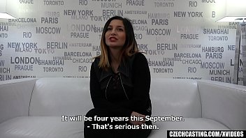 Сочная брюнетка проходит горячий порно кастинг: страсть, минет и грубое проникновение!