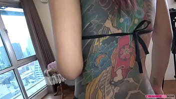 Изощренный мачо с огромным членом заставил хрупкую азиатку стонать от наслаждения