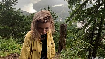 Экстремальный отдых на горной вершине: Русская красотка Eva Elfie получает не только массаж, но и жаркий секс с инструктором