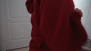 Страстная шлюшка удовлетворяет сводного брата на белой постели