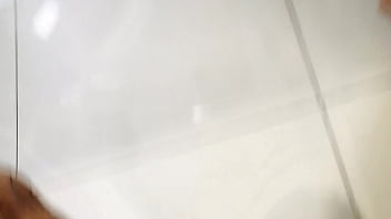 Исполнение фантазии: муж удовлетворяет себя с азиаткой, запечатленной на камеру