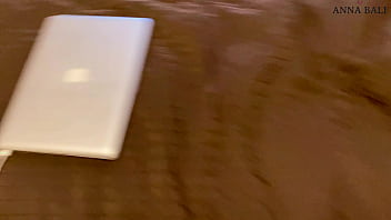 Зрелая баба удовлетворяет молодого парня: жаркое порно видео с опытной дамой