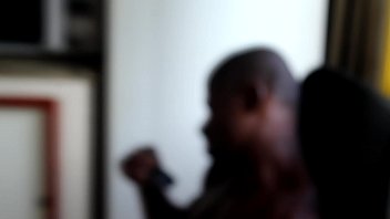 Наивная брюнетка в соблазнительном белье занимается сексом с негром.