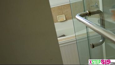 Пышнозадая сестра Лана Роудс жестко трахается со сводным братом